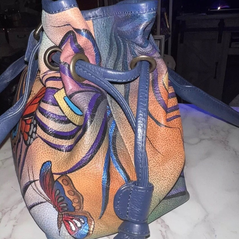 Blue Shoulder Bag with Elegant Design
